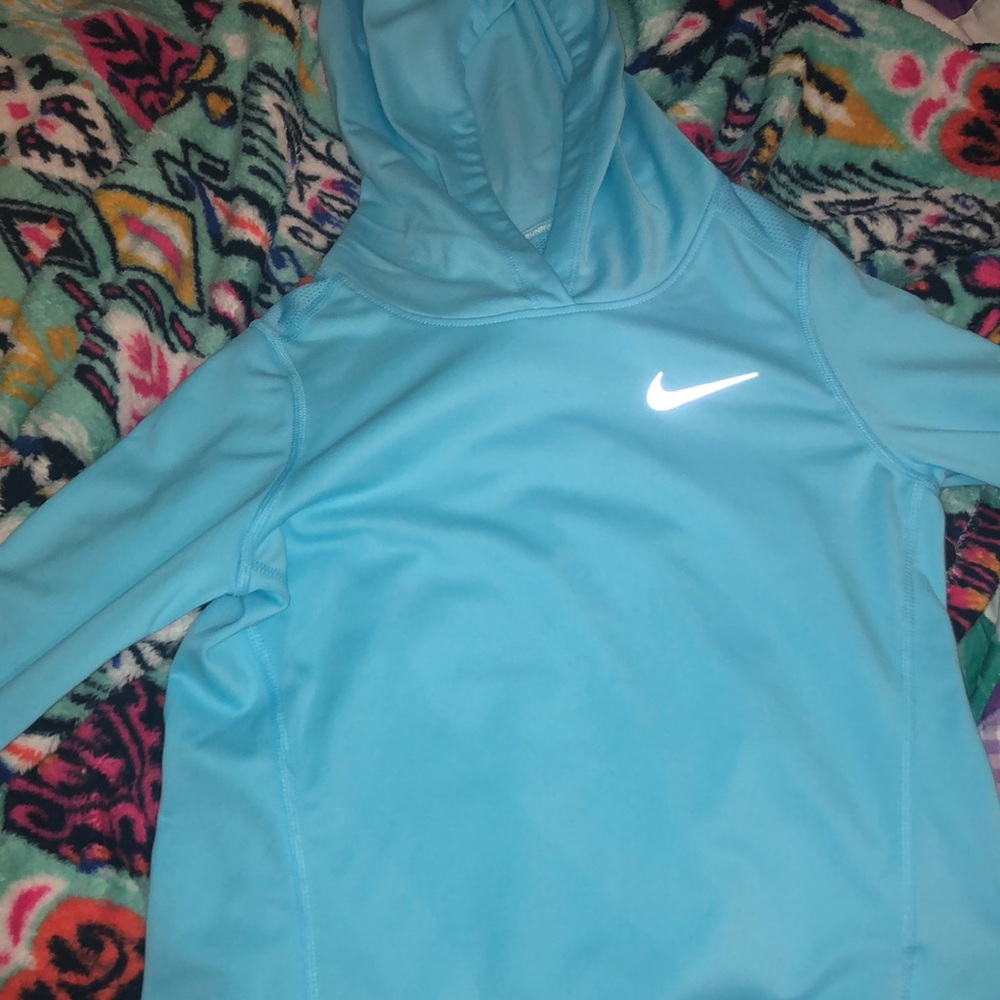 cute light wait pullover!!!youth medium